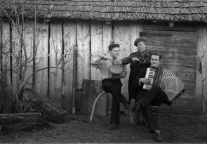 Verners Lazdiņš. Kāzu muzikanti Caunēs Ogres rajonā, 1959