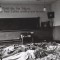Studenti atpūšas Bokavas skolā pēc pārgājiena pa Oras kalniem 1955. gada jūlijā. Attēls uzņemts 6:34 no rīta. Virs tāfeles rakstīts: "Mums jāmācās nevis skolai, bet dzīvei". Foto - Manfreds Baiers Studenti atpūšas Bokavas skolā pēc pārgājiena pa Oras kalniem 1955. gada jūlijā. Attēls uzņemts 6:34 no rīta. Virs tāfeles rakstīts: "Mums jāmācās nevis skolai, bet dzīvei". Foto - Manfreds Baiers