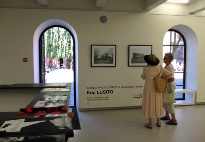 Pērnā gada Kauņas fotozvaigznes Ērika Lusito izstāde Kauņas fotogalerijā. Foto - Arnis Balčus