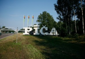 Ivars Grāvlejs un Petra Petileta. Pīča