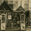 Foto-kino tirdzniecības nama "A. Cālītis" reklāmas stends 3. izstādē Rīgā. 1923. gads. Foto no Latvijas Fotogrāfijas muzeja krājuma