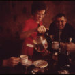 Deivids Hisers (Hiser, David), Policijas darbinieki pēc darba aukstajā rīta izbauda karstu kafiju kafejnīcā (01/1973)