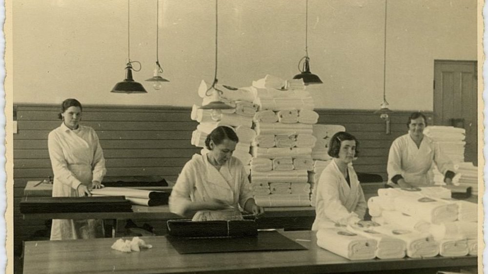 Rīgas Manufaktūras rūpnīca. Strādnieces, 1939 (Oriģināla glabātājs- Latvijas Nacionālā bibliotēka)