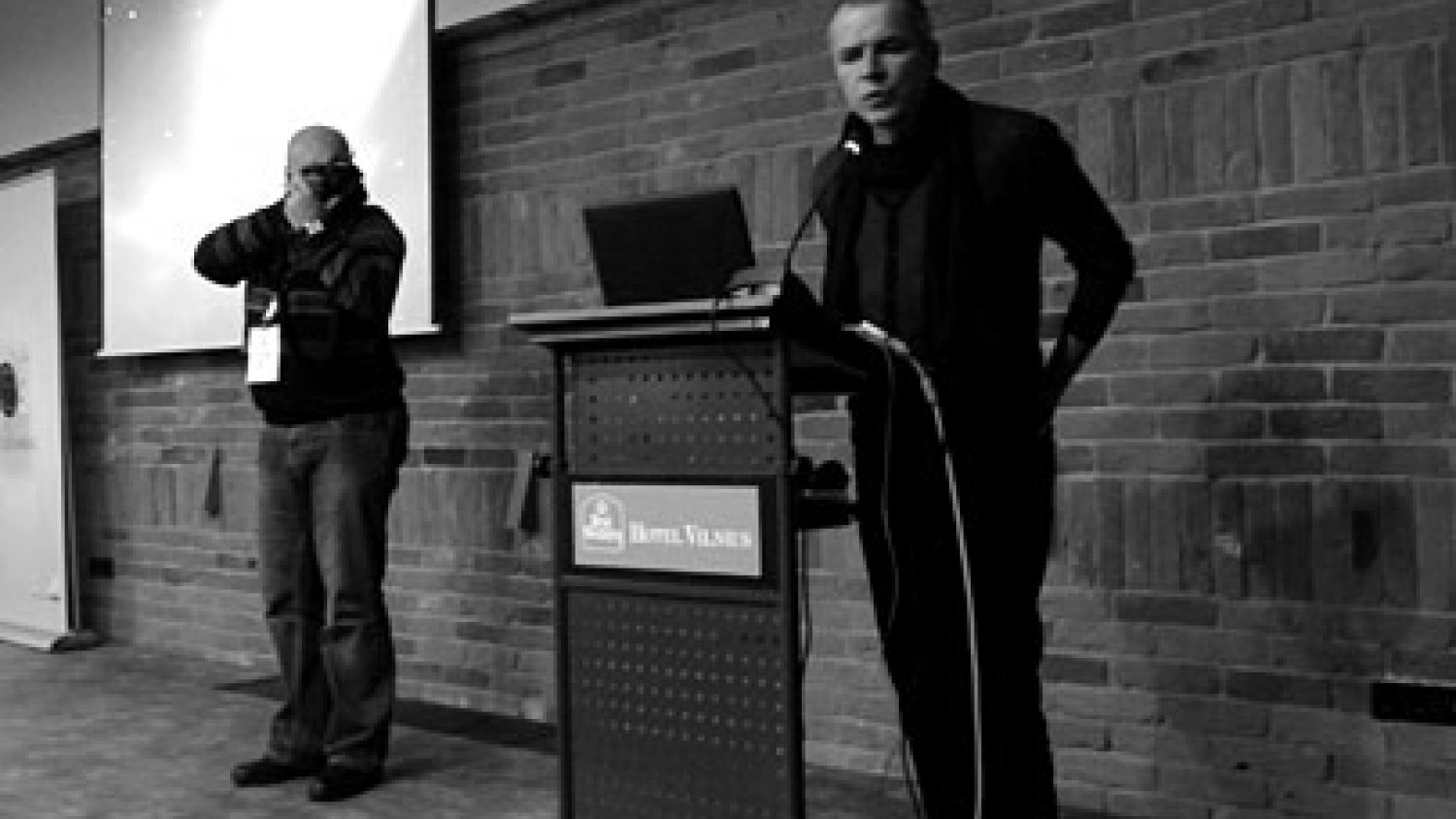Jurijs Kozirevs (pa labi) seminārā Viļņā. Foto - Arnis Balčus